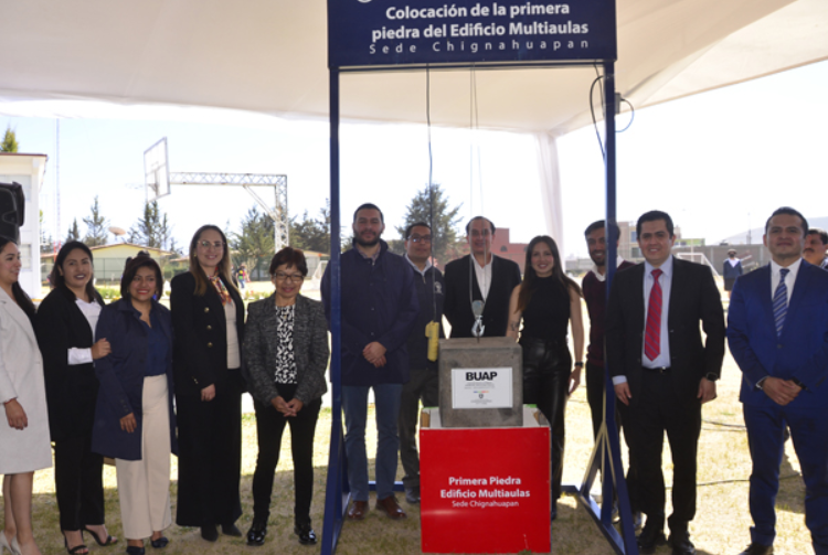 Lilia Cedillo coloca primera piedra del multiaulas en Complejo Regional Norte