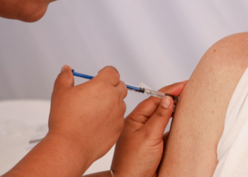 Continúa vigente jornada de vacunación contra COVID-19 e influenza: Salud