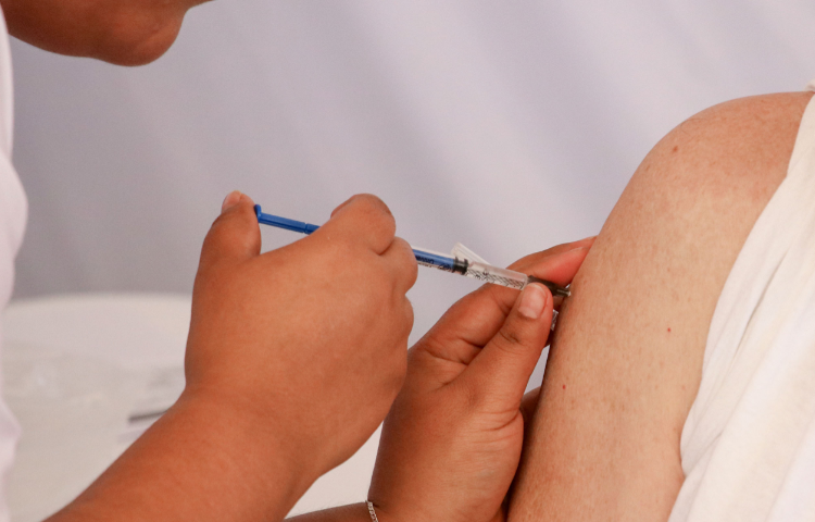 Continúa vigente jornada de vacunación contra COVID-19 e influenza: Salud