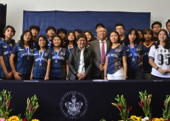 Rectora celebra crecimiento de Prepa Simón Bolívar en Atlixco