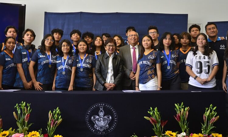 Rectora celebra crecimiento de Prepa Simón Bolívar en Atlixco