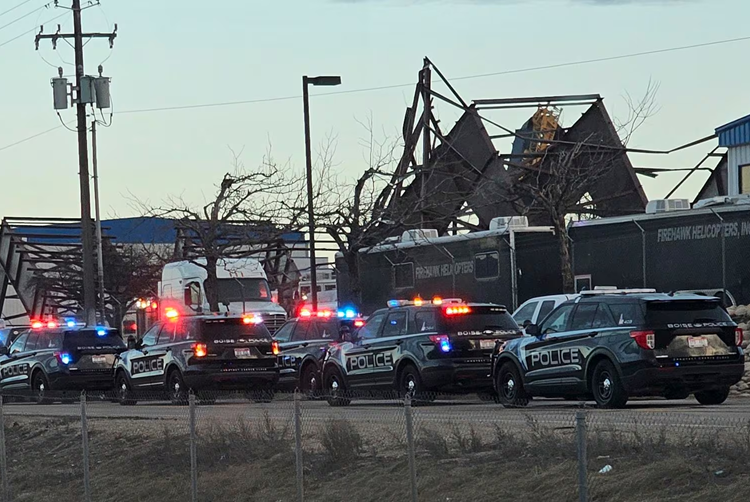 Derrumbe en aeropuerto de Idaho deja 3 muertos y 9 heridos