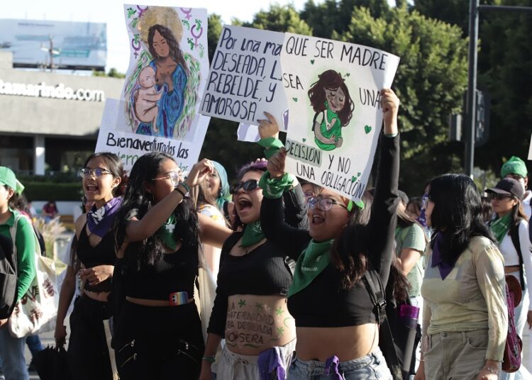 Despenalización del aborto podría ser llevada a votación en Congreso