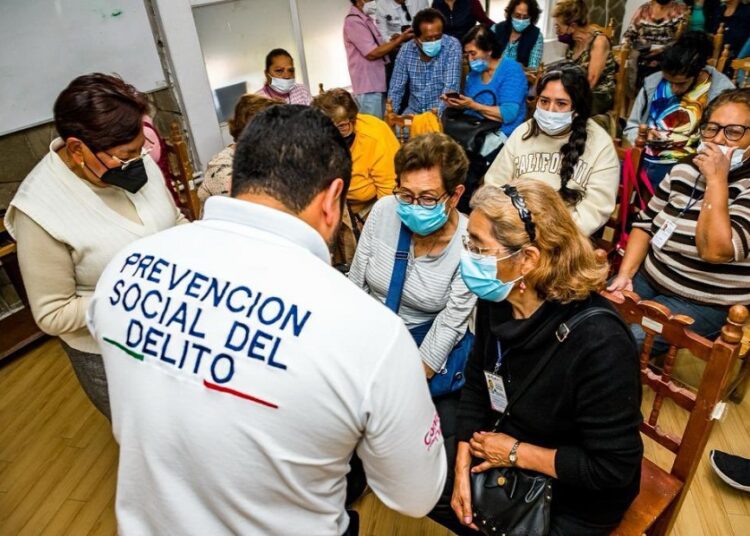 Adultos mayores, víctimas de crímenes cibernéticos y estafas