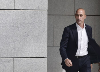 Fiscalía pide 2 años y medio de prisión para Rubiales por beso a Jenni Hermoso