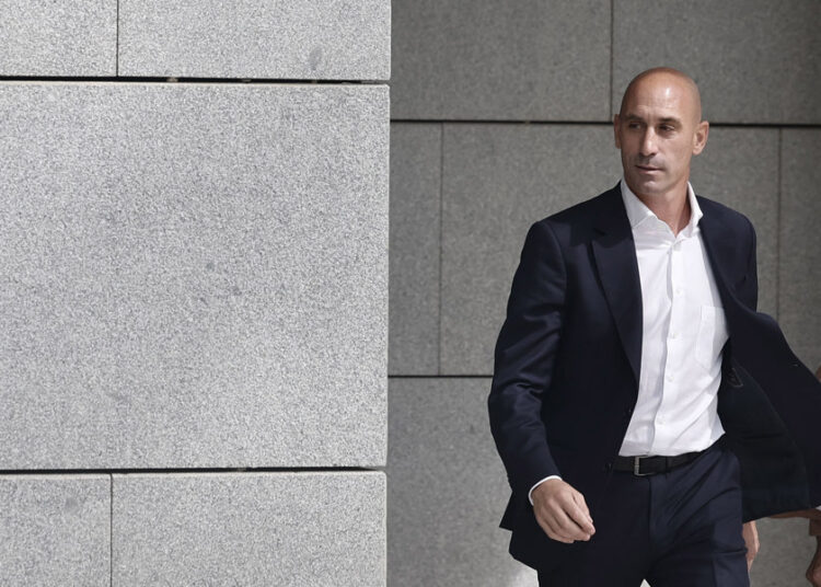 Fiscalía pide 2 años y medio de prisión para Rubiales por beso a Jenni Hermoso