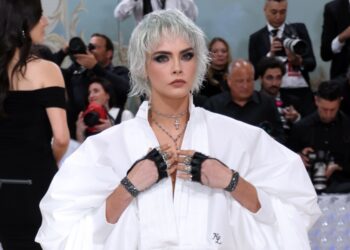 Mansión de Cara Delevingne se incendia