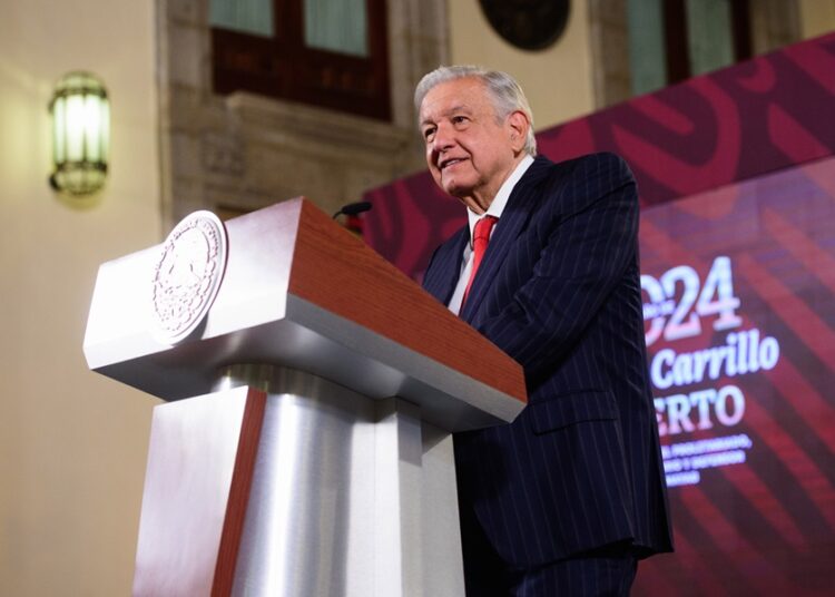 AMLO pide a presunto asesino de normalista que se entregue