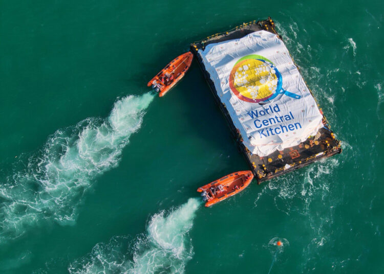 El barco español Open Arms descarga cerca de 200 toneladas de alimento en Gaza