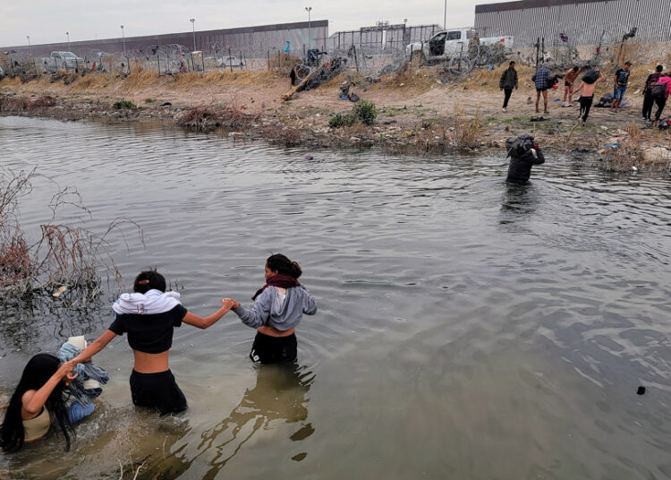Supremo de EEUU da vía libre a Texas para detener y expulsar migrantes