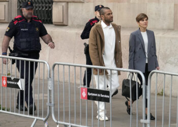 Dani Alves comparece en los juzgados tras salir en libertad