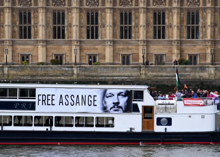 Justicia británica decidirá mañana si Assange puede recurrir o es extraditado a EEUU