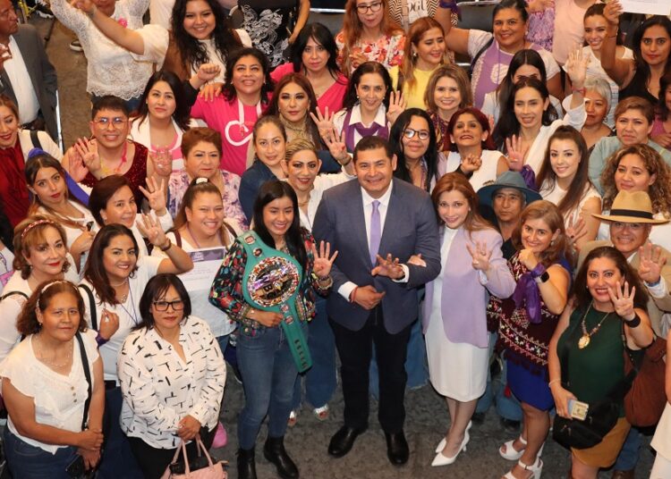 Mujeres, arquitectas del futuro de Puebla: Alejandro Armenta