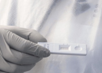 Fallece una persona por Covid y una más por influenza: Salud