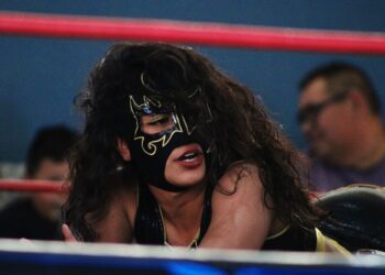 Mirvan aprueba examen de luchadora profesional