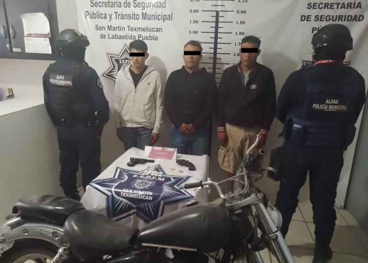 Detienen a 3 hombres con arma de fuego y droga en SMT