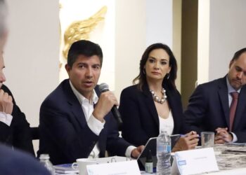 Lalo Rivera participa en ‘Foro con expertos’ en materia de economía
