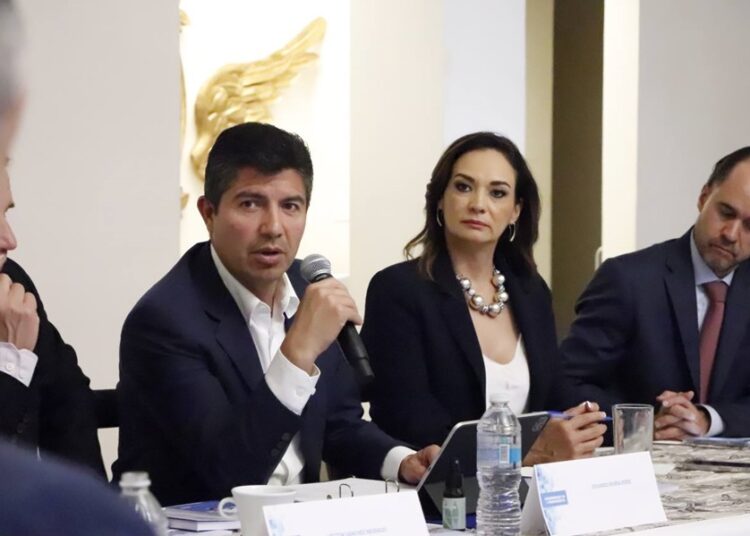 Lalo Rivera participa en ‘Foro con expertos’ en materia de economía