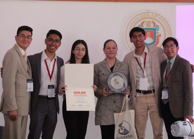 Jóvenes valoran ponentes en el XIV Congreso Nacional de Física y Matemáticas «Huygens»