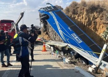Accidente en la México-Puebla deja 2 muertos y 17 heridos