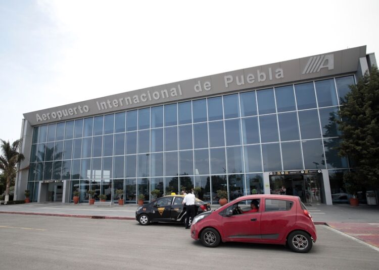 Aeropuerto de Huejotzingo no suspende operaciones por caída de ceniza