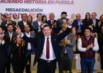 Armenta Mier presenta a su equipo de campaña