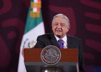 AMLO califica de hipócrita a conservadores que firmaron acuerdo de la paz de Episcopado Mexicano