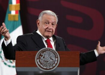 Aprobación de AMLO sube a 73% tras arranque de campañas presidenciales