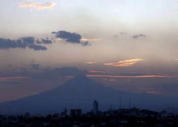 Popocatépetl registra 148 exhalaciones con caída de ceniza