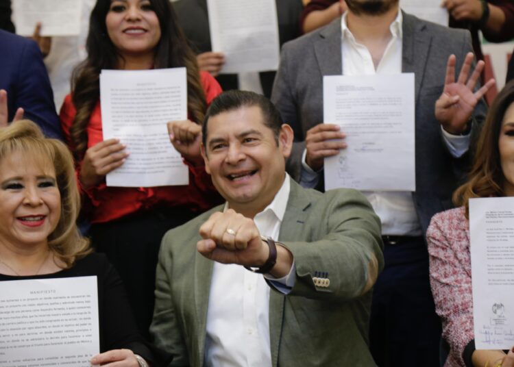 Se suman cuadros importantes a Armenta por convicciones