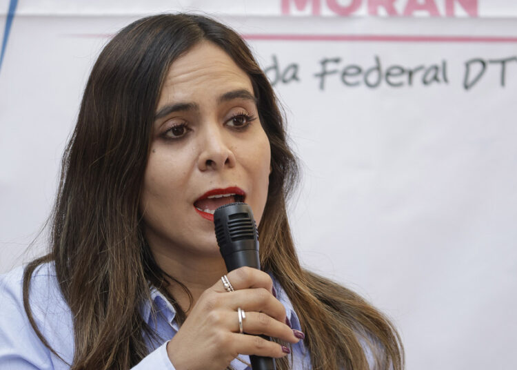 INE ordena a Carolina Beauregard bajar tuits promocionales