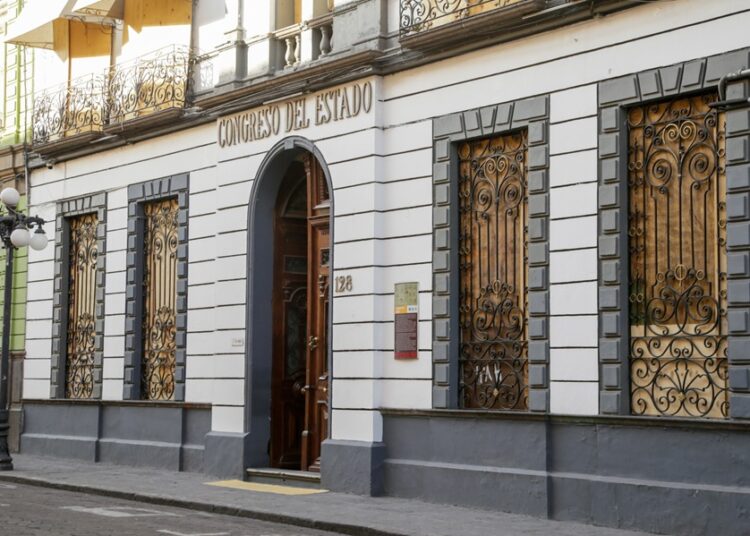 Congreso blinda sede principal en la víspera de las marchas del 8M