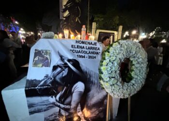 Homenajean a Elena Larrea en el Zócalo de Puebla