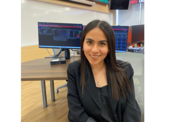 Egresada Anáhuac gana premio con proyecto Finanza Rosa; recibirá cien mil pesos