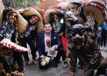 Armenta reconoce la cultura de los pueblos mixtecos