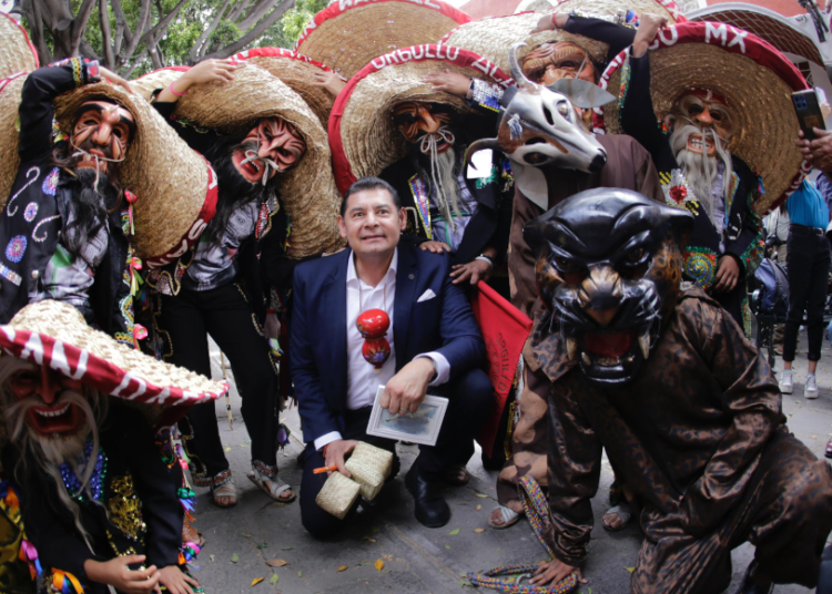 Armenta reconoce la cultura de los pueblos mixtecos