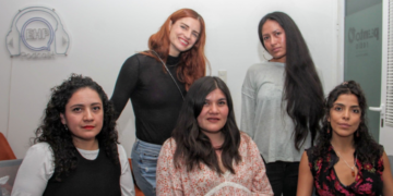 Voces viento: antología de poesía de mujeres que colaboran y se admiran entre sí