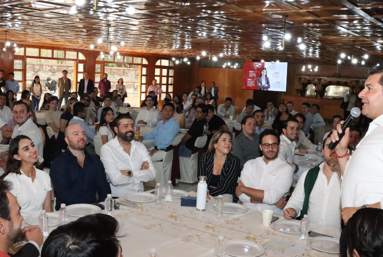Armenta dialoga con jóvenes empresarios poblanos sobre el futuro de Puebla