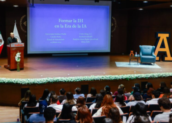 Decano aborda contraste entre la inteligencia humana y artificial en Anáhuac