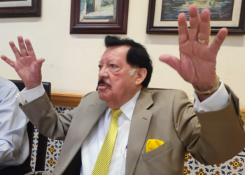 Líder campesino pide morir y renacer del PRI