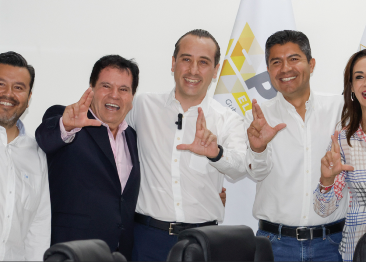 Riestra se registra para competir por la alcaldía de Puebla
