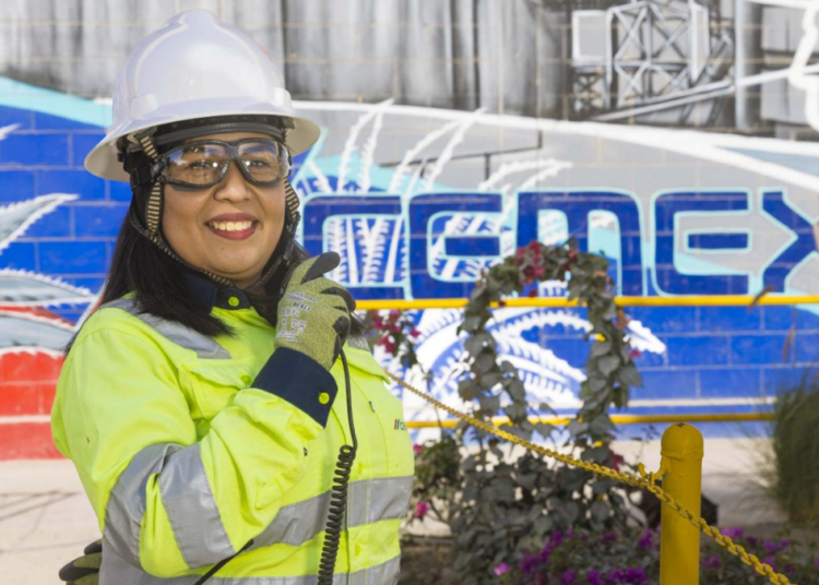 Participación de mujeres en sector construcción ha crecido considerablemente