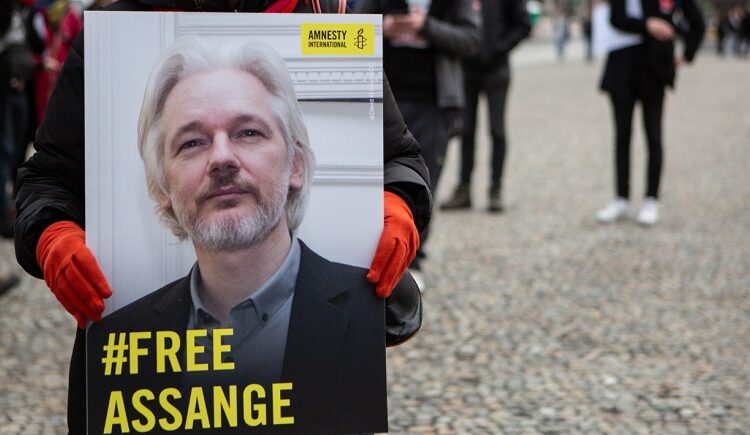 Assange tendrá que esperar para saber si es extraditado a EEUU o puede recurrir