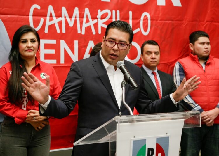 Camarillo y Nadia Navarro se adscribieron como integrantes de pueblos originarios para amarrar candidaturas