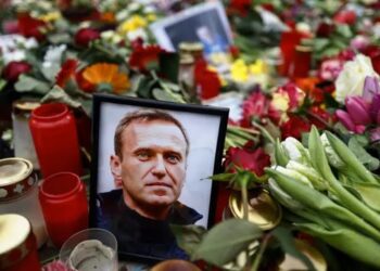 Detenidos decenas de asistentes al funeral de Navalny