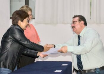 Entregan reconocimientos del Programa Institucional de Evaluación Académica a docentes