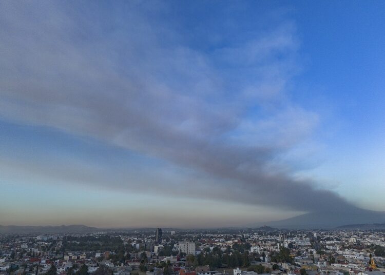 Ceniza volcánica provoca mala calidad del aire: Céspedes