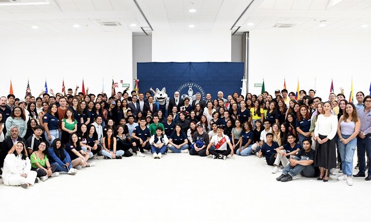 Lilia Cedillo da la bienvenida a 173 alumnos de intercambio