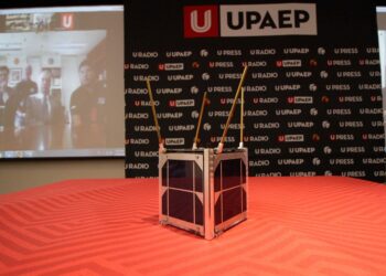 NASA destaca misión del nanosatélite de Upaep ante AMLO