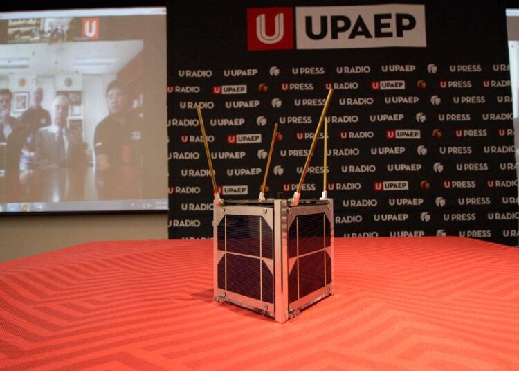 NASA destaca misión del nanosatélite de Upaep ante AMLO